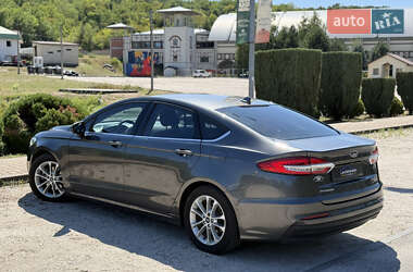 Седан Ford Fusion 2019 в 