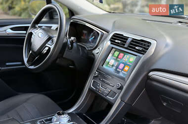 Седан Ford Fusion 2019 в 