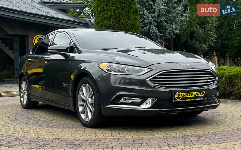 Седан Ford Fusion 2016 в 