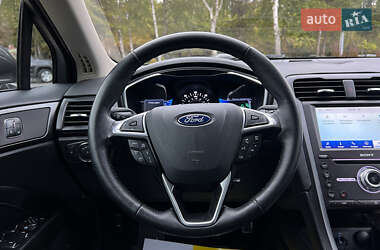 Седан Ford Fusion 2016 в 
