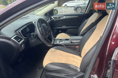Седан Ford Fusion 2016 в 