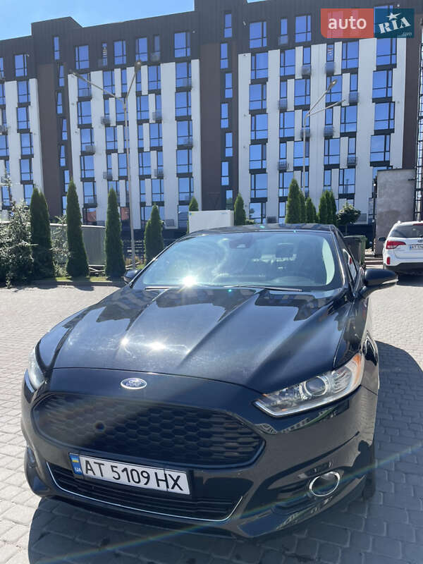 Седан Ford Fusion 2012 в 