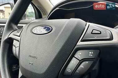 Седан Ford Fusion 2019 в 