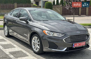 Седан Ford Fusion 2019 в 
