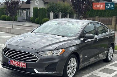 Седан Ford Fusion 2019 в 