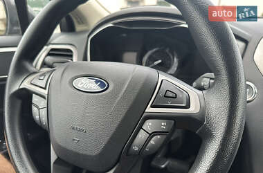 Седан Ford Fusion 2019 в 
