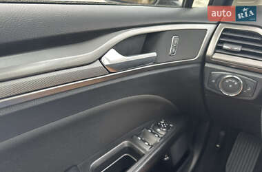 Седан Ford Fusion 2019 в 