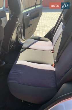 Хэтчбек Ford Fusion 2008 в 
