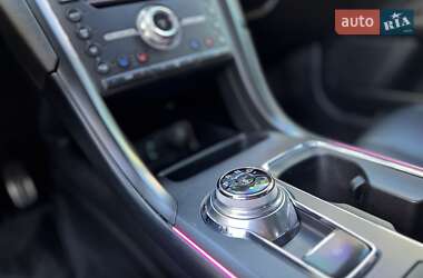 Седан Ford Fusion 2016 в 
