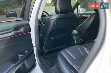 Седан Ford Fusion 2016 в 
