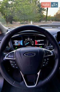 Седан Ford Fusion 2017 в 