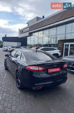 Седан Ford Fusion 2015 в 