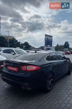 Седан Ford Fusion 2015 в 