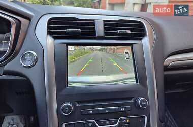 Седан Ford Fusion 2017 в 