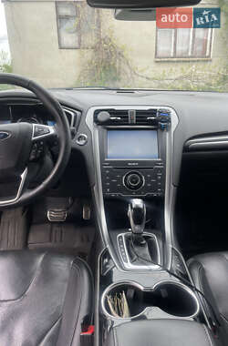 Седан Ford Fusion 2013 в 