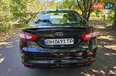 Седан Ford Fusion 2015 в 