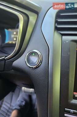 Седан Ford Fusion 2015 в 