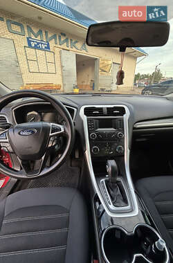 Седан Ford Fusion 2015 в 
