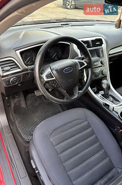 Седан Ford Fusion 2015 в 