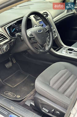 Седан Ford Fusion 2017 в 