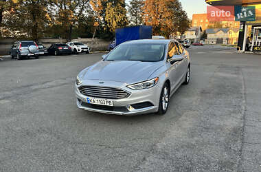 Седан Ford Fusion 2017 в 