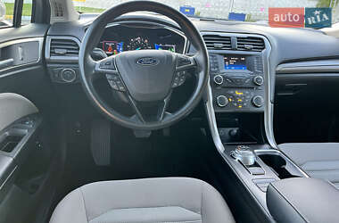 Седан Ford Fusion 2017 в 
