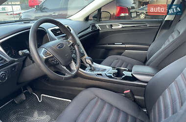 Седан Ford Fusion 2015 в 
