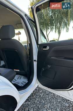 Хэтчбек Ford Fusion 2011 в 