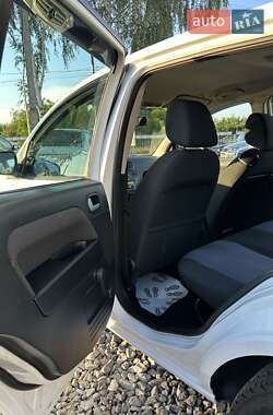 Хэтчбек Ford Fusion 2011 в 