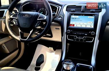 Седан Ford Fusion 2017 в 