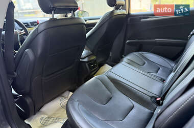 Седан Ford Fusion 2015 в 