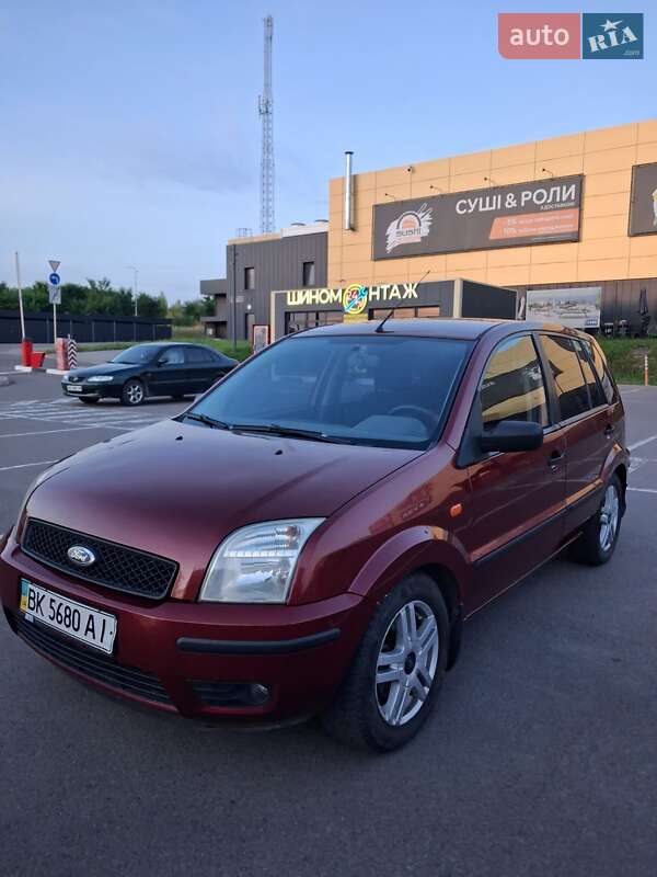 Хэтчбек Ford Fusion 2002 в 
