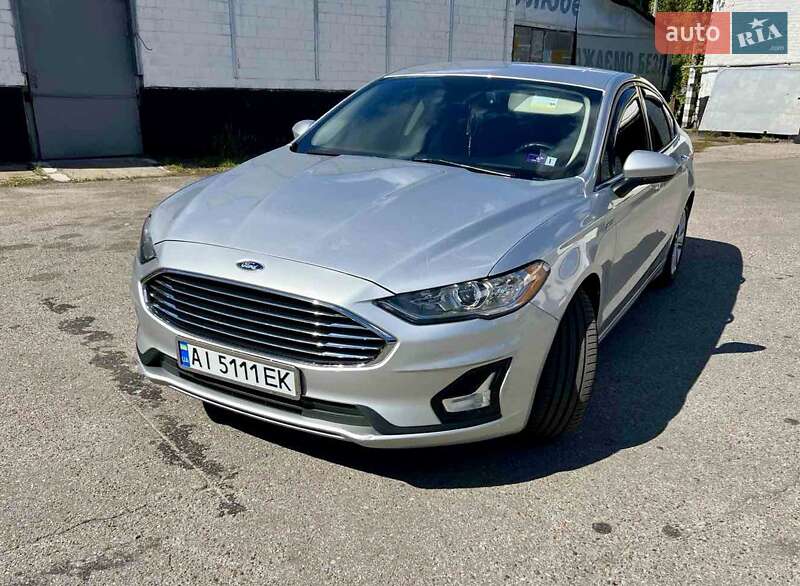 Седан Ford Fusion 2019 в 