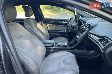 Седан Ford Fusion 2017 в 
