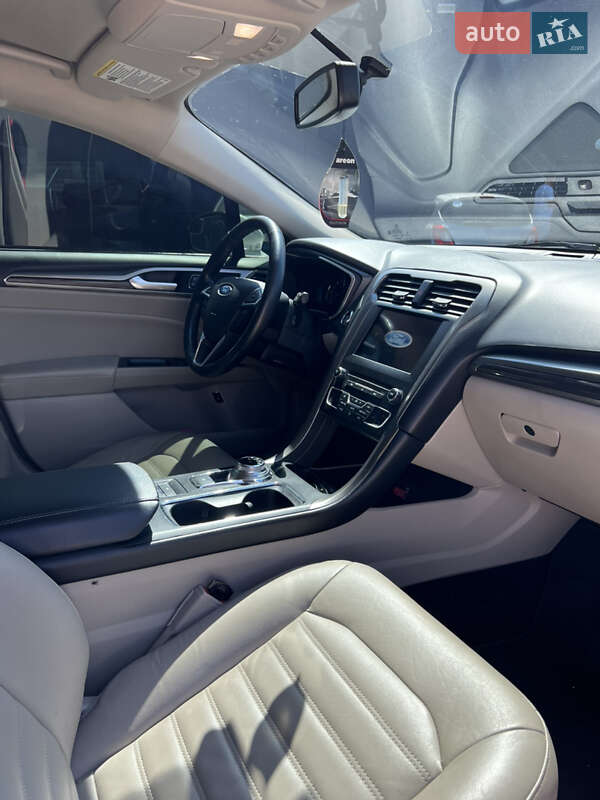 Седан Ford Fusion 2016 в Первомайську