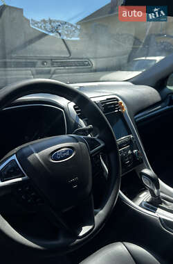 Седан Ford Fusion 2015 в 