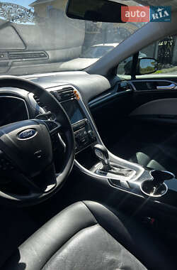 Седан Ford Fusion 2015 в 