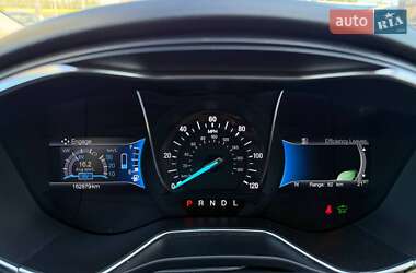 Седан Ford Fusion 2017 в 