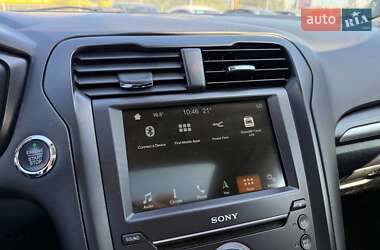 Седан Ford Fusion 2017 в 