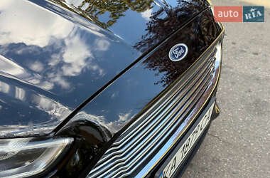 Седан Ford Fusion 2016 в 