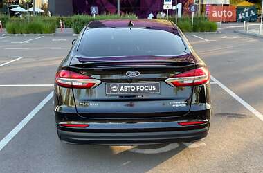 Седан Ford Fusion 2019 в 