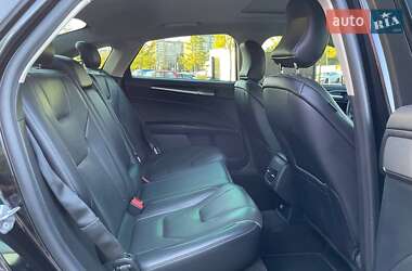 Седан Ford Fusion 2019 в 
