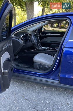 Седан Ford Fusion 2012 в 
