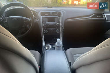 Седан Ford Fusion 2018 в 