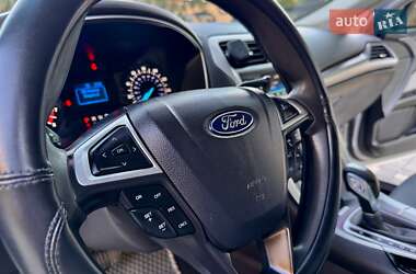 Седан Ford Fusion 2013 в 