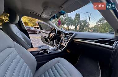 Седан Ford Fusion 2013 в 