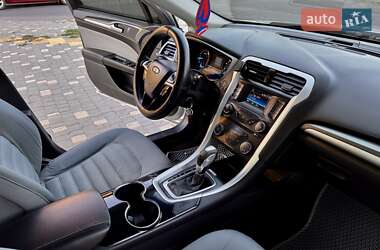 Седан Ford Fusion 2013 в 