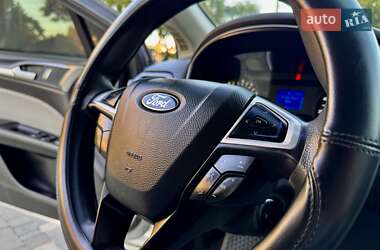 Седан Ford Fusion 2013 в 