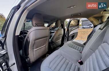 Седан Ford Fusion 2013 в 