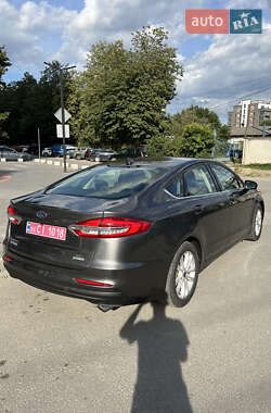 Седан Ford Fusion 2019 в 